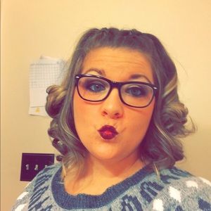 Meet your Posher, Monica